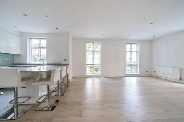 Flat for sale in Holloway Drive, Virginia Water