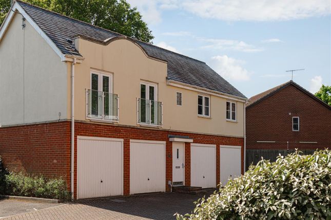 Thumbnail Detached house for sale in Foxboro Road, Redhill
