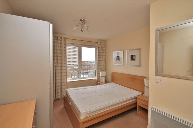 Flat to rent in Station Approach, Woking, Surrey