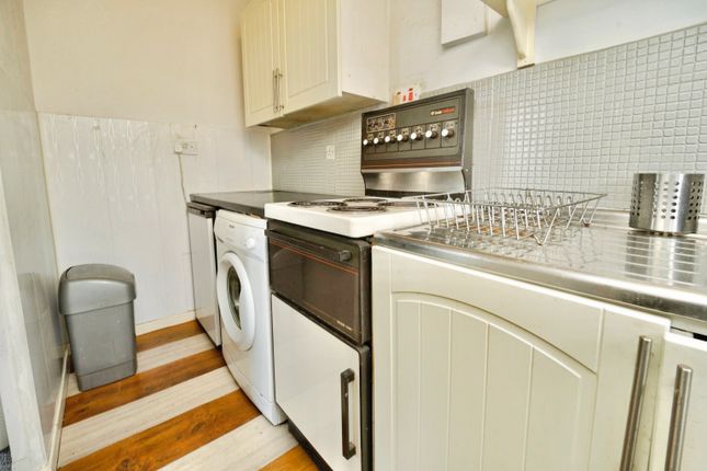 Cutler Heights Lane, Bradford photo 3