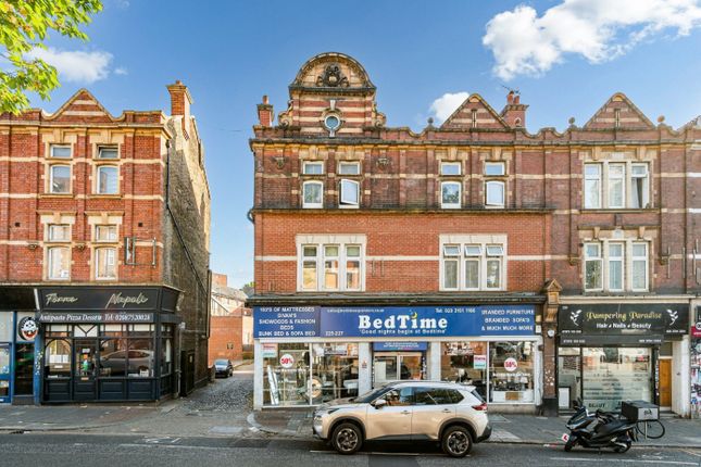 2-bed house on High Street London, West Acton, £2,300/mo