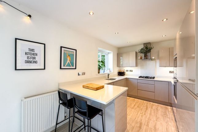 20, St Marys Avenue, Holmfirth photo 3