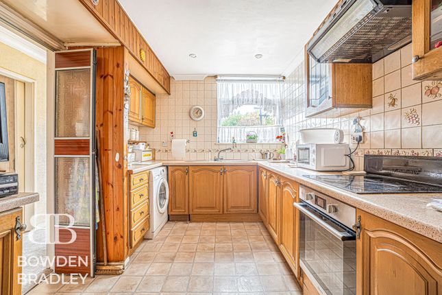 1 Covert Road, Hainault photo 4
