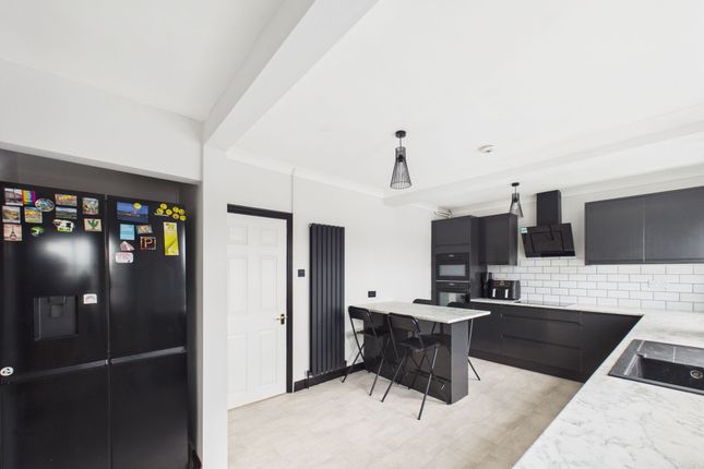 32 Winney Hill, Sheffield photo 4