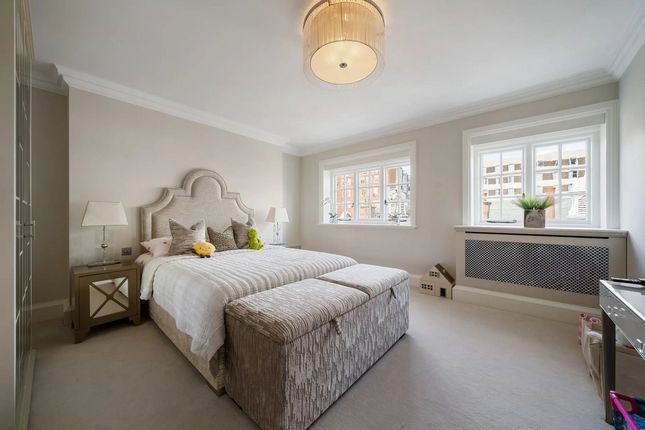 Flat to rent in Mount Street, Mayfair