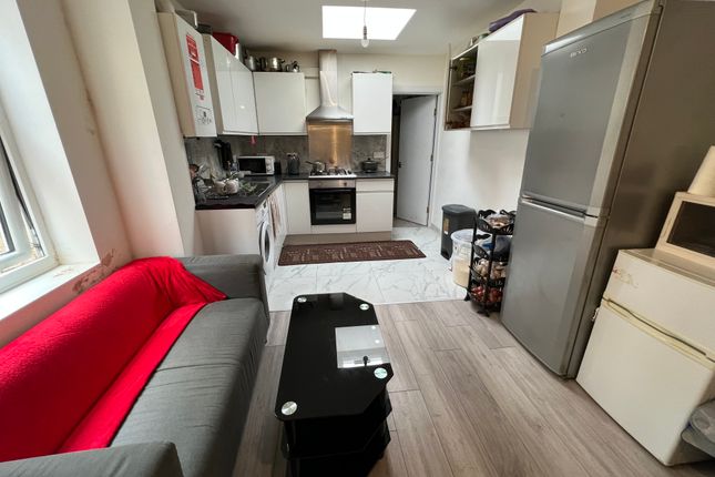 Flat 1, 3 Saxon Road, Southall photo 4
