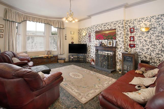 14, Barton Crescent, Dawlish photo 2