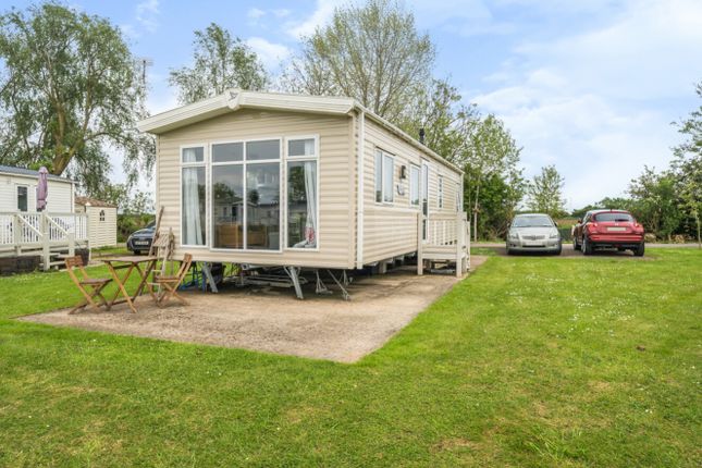 Thumbnail Mobile/park home for sale in Field Farm, Newark Road, Aubourn, Lincoln, Lincolnshire
