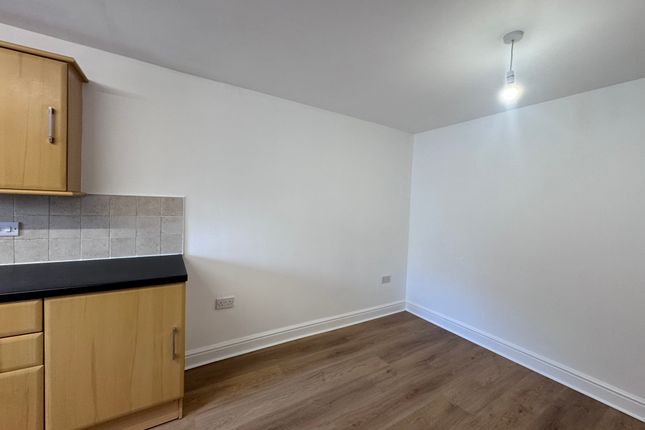 12, Beaver Place, Worksop photo 3