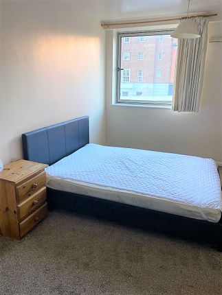 Flat to rent in City Heights, Old Snow Hill, Birmingham