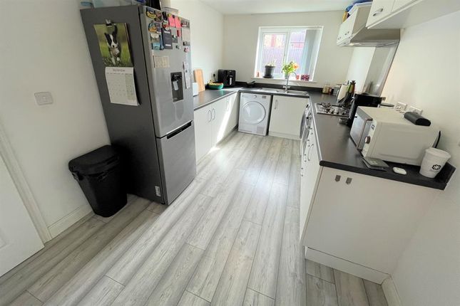 Elm Drive, Leeds photo 4