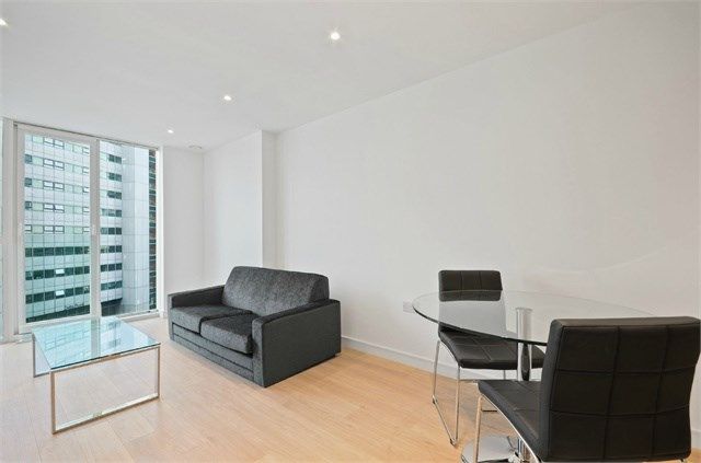 Flat for sale in Pinnacle Apartments, 11 Saffron Central Square, Croydon