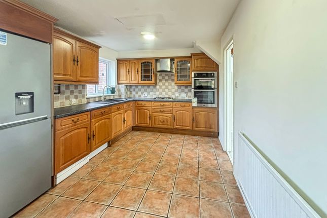 51B,, Downs Road, Slough photo 4