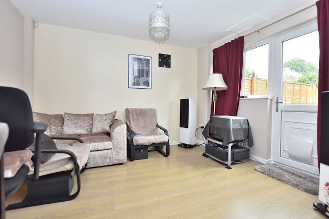 4, Tiptoe Close, Northampton photo 2