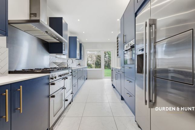 69 Stradbroke Grove, Buckhurst Hill photo 4