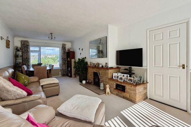 9, Woodhouse Drive, Stroud photo 2