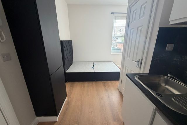 ROOM B - 81, Cromwell Road, Luton photo 3