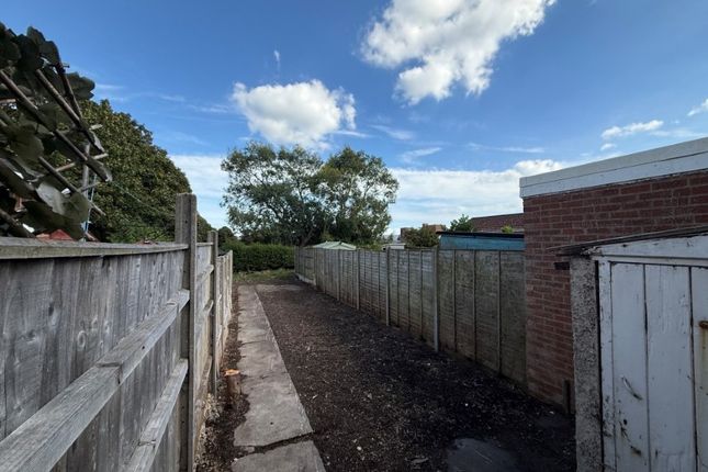 116 Somerton Avenue, Lowestoft NR32 4EZ photo 2