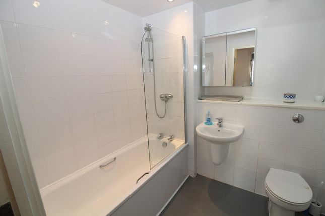 Flat to rent in Nelson Street, City Centre