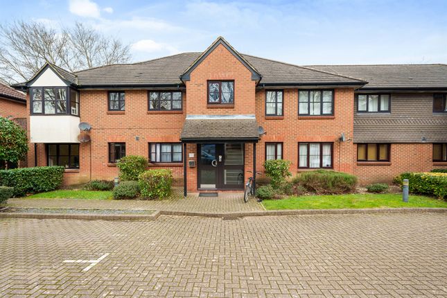 Thumbnail Flat for sale in Stonefield Park, Maidenhead