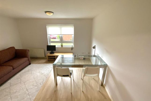 Flat to rent in London Road, Glasgow