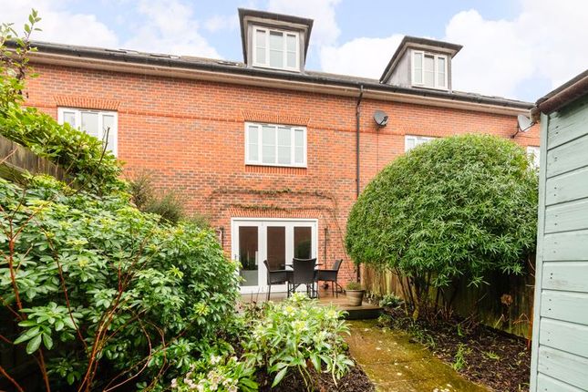 Terraced house for sale in Vintner Road, Abingdon