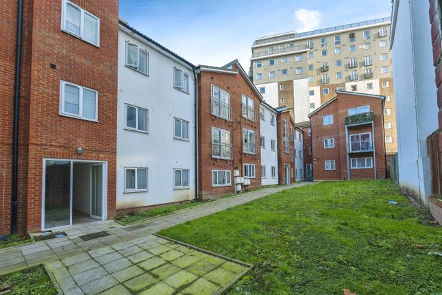 Flat for sale in Old Bedford Road, Luton
