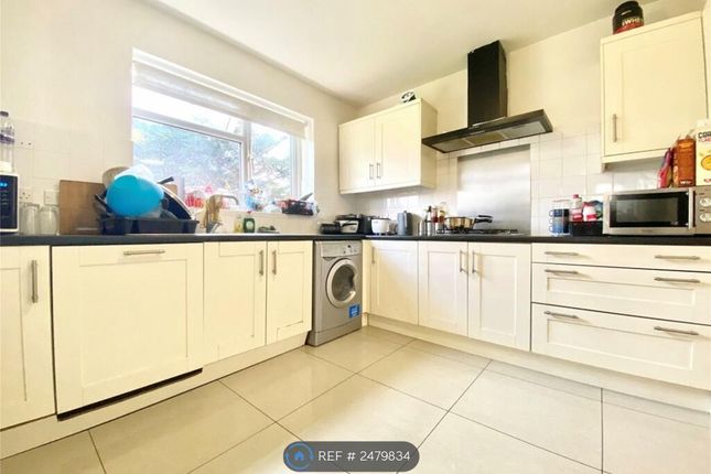 St Andrews Way, Slough photo 5