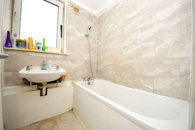 Flat for sale in Rainsford House, Brixton Water Lane, Brixton Hill
