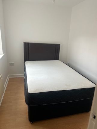 6, Sugar Mill Square, Salford photo 4