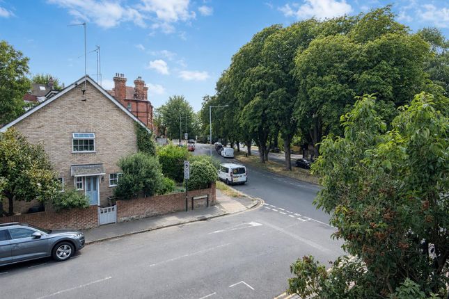 8 Acacia Court, Herbert Road, Brighton photo 4