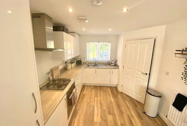 27, Grayling Crescent, Southampton photo 4