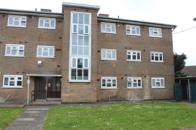 Thumbnail Flat to rent in Easedale Drive, Hornchurch