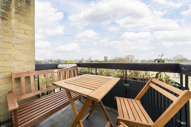 Flat for sale in Amhurst Road, London