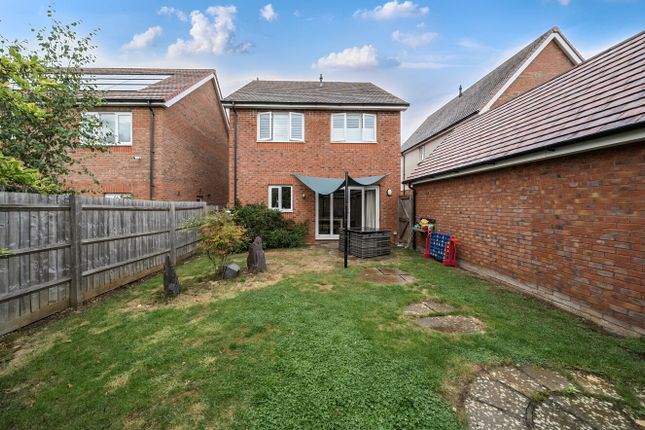 3, Ashcombe Close, Swindon photo 4