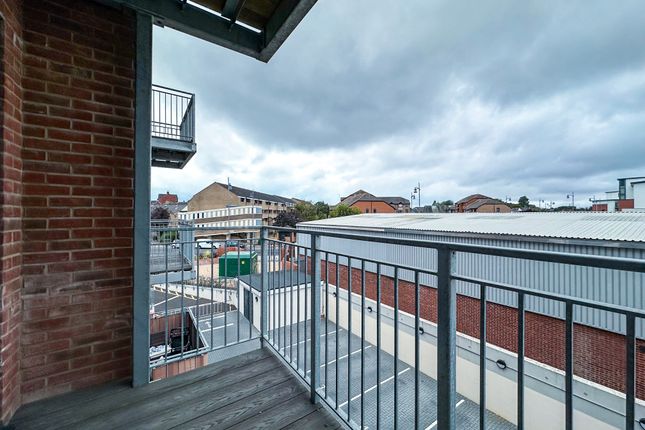 Flat 11, Marina View, Mumby Road, Gosport photo 5