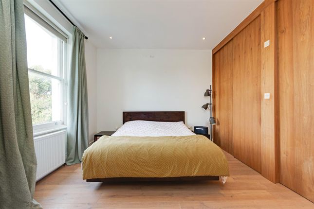 Flat E, 32, Belsize Park, London photo 2