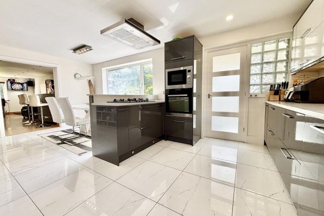 16, Athlone Rise, Leeds photo 2