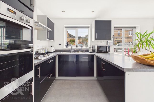 4 Maze Avenue, Norwich photo 3