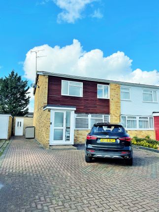 Thumbnail Semi-detached house to rent in Spruce Road, Woodley, Reading