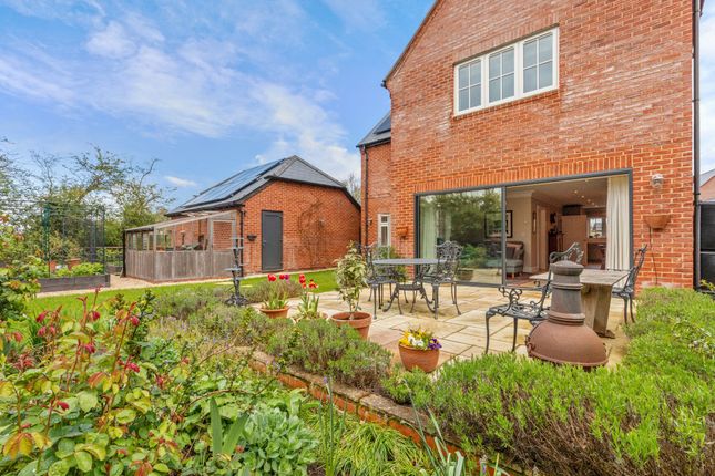9 Rushington Close, BUCKINGHAMSHIRE photo 4