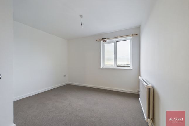 Flat to rent in Penlan Crescent, Uplands, Swansea