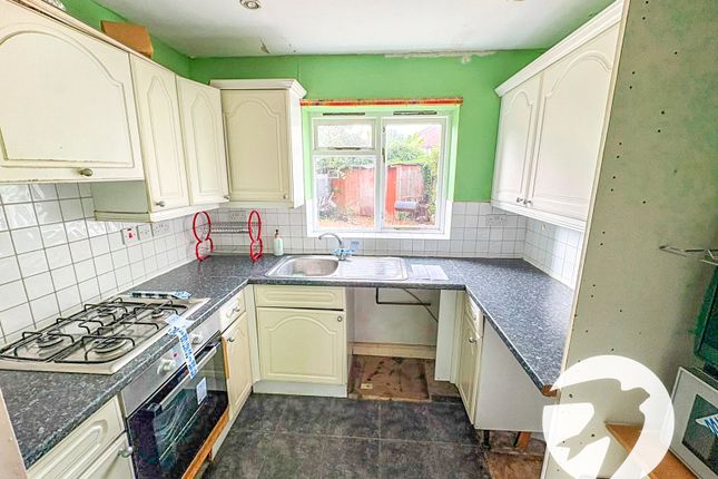 81, Kingsholm Gardens, London photo 3