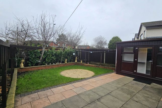 3, Rowanwood, Oldham photo 2