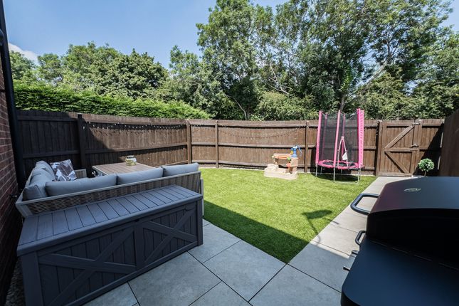 45 Clarke Crescent, Leicester photo 2
