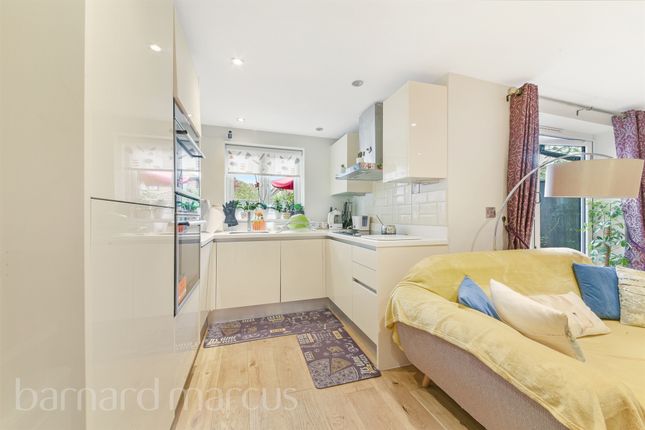 37b, Southwood Close, Worcester Park photo 4