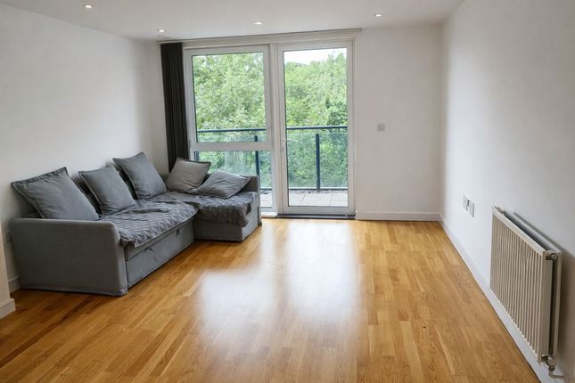 Flat, Brunel Court, Edgware photo 3