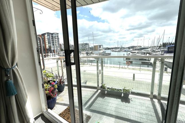 Flat for sale in The Waterfront, Neptune Square, Marina Ipswich