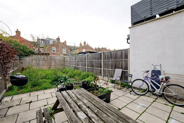 82, Roseberry Gardens, London photo 3
