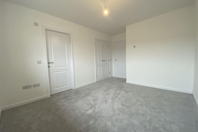 Flat to rent in Hulbert Court, Perth